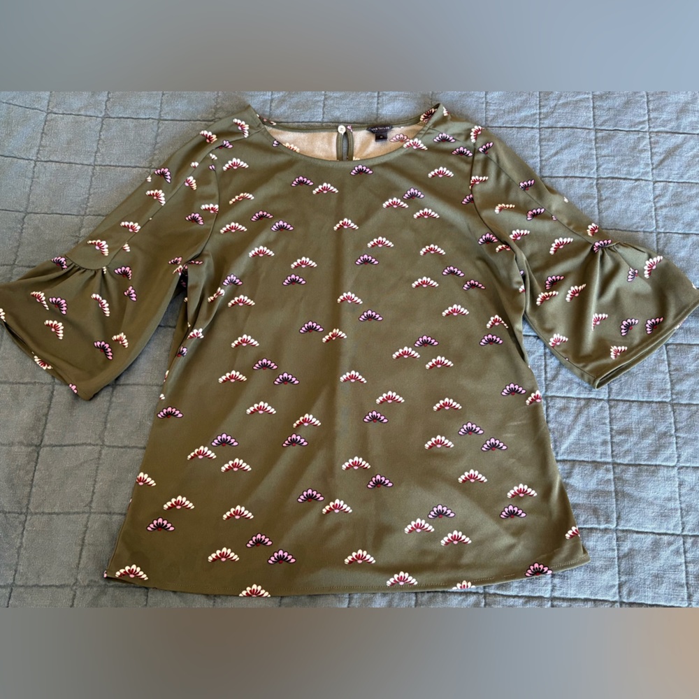 Elegant Ann Taylor Green Top, size M